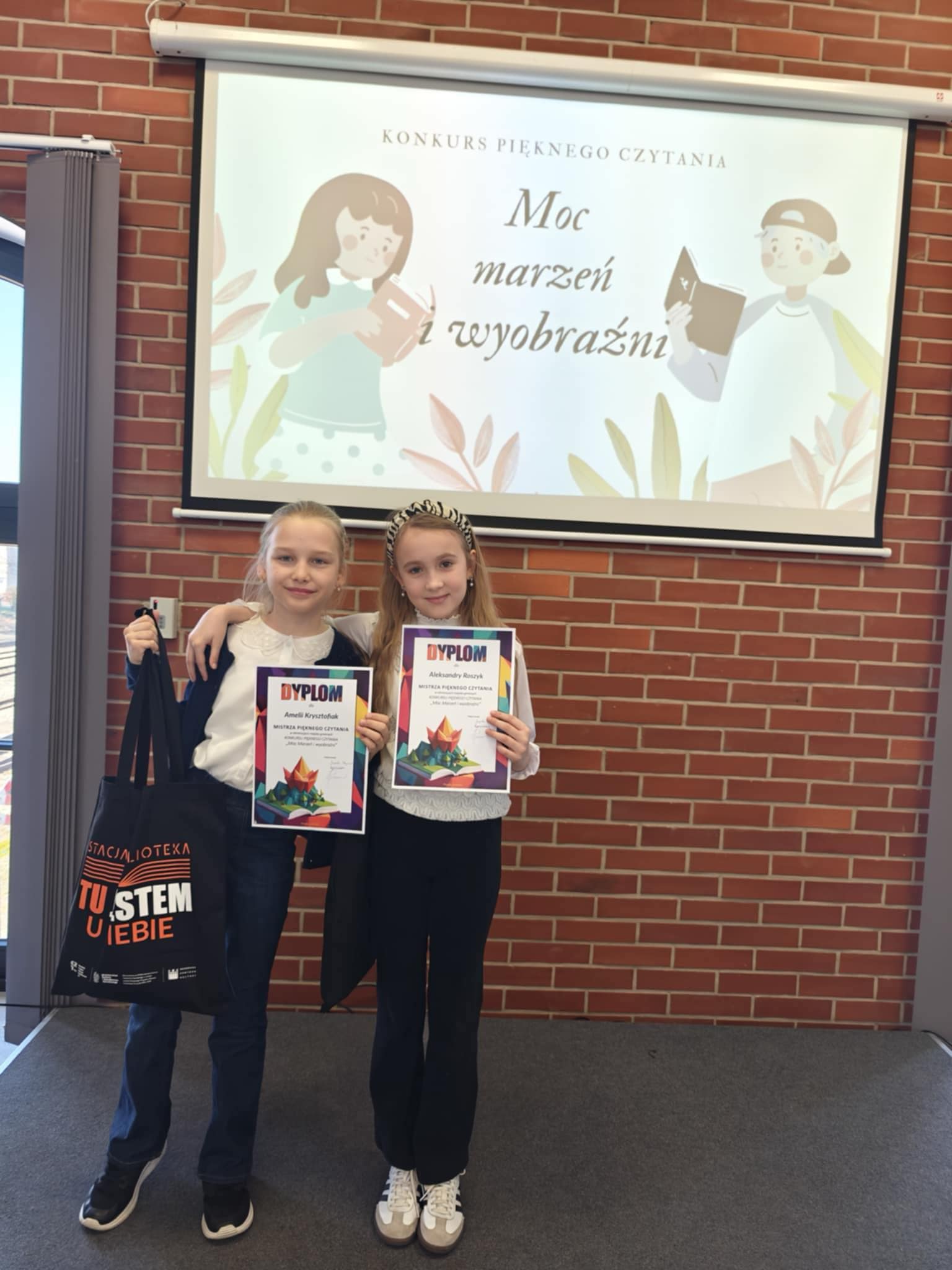 c9c74090 0306 46b8 987d 0ab58cefbd15